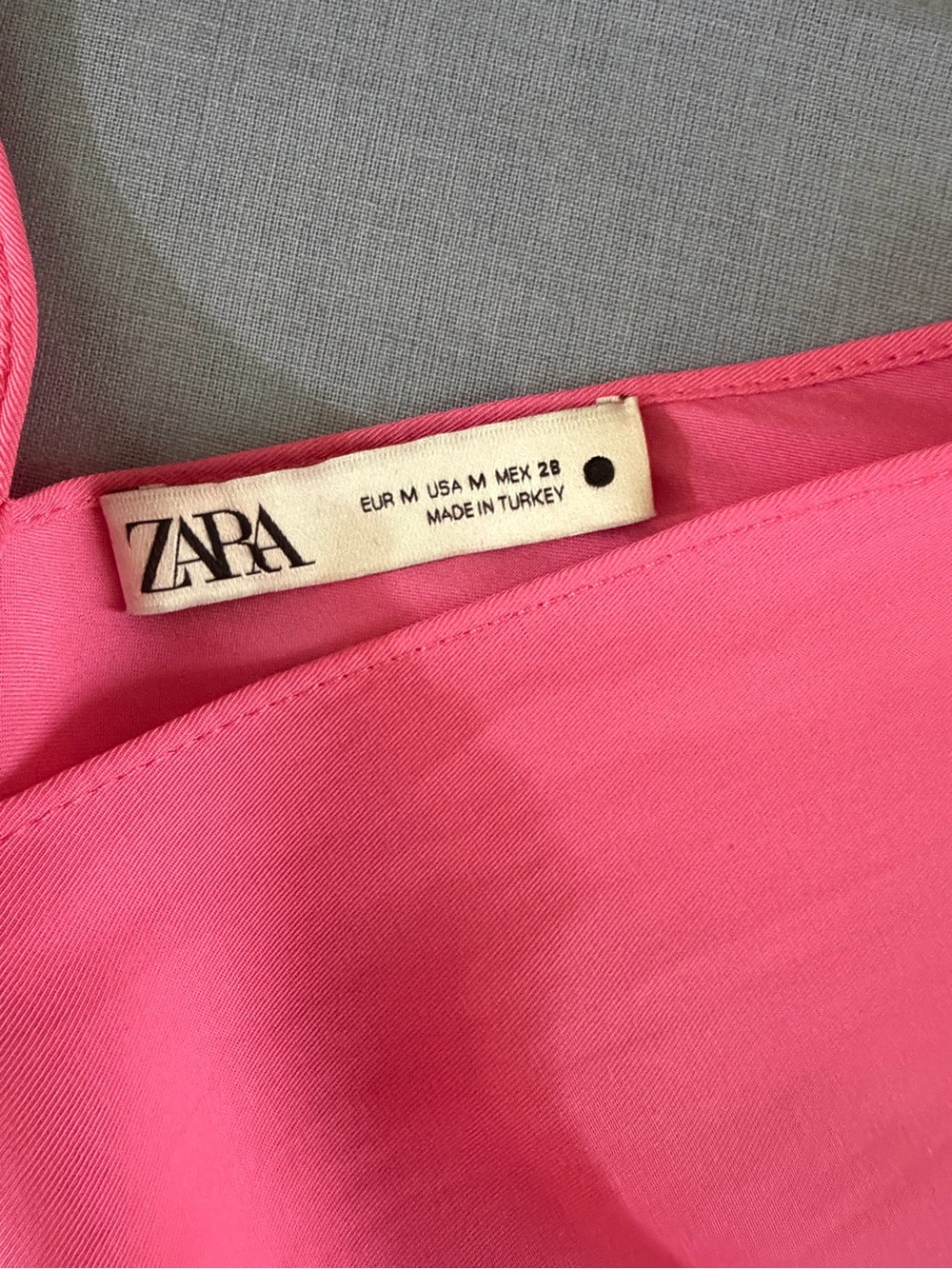 ZARA SS22 FLUID WIDE SLEEVE TOP / BLOUSE OVERSIZED NEON PINK - Picture 2 of 7